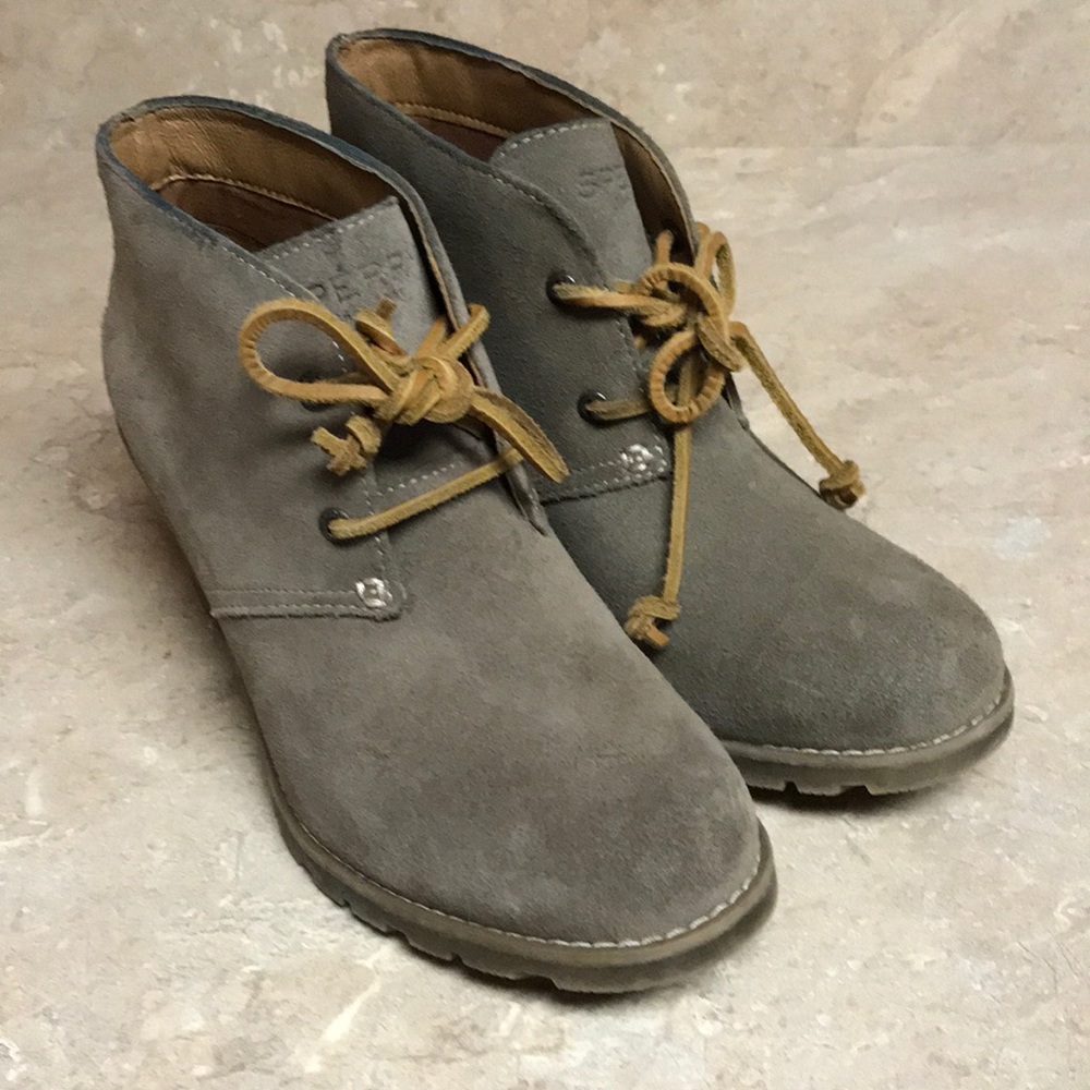 Speedy wedge boots
